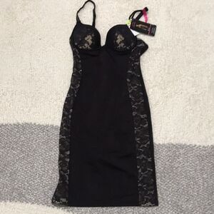 NWT- Maidenform- 32B. Lifting Slip